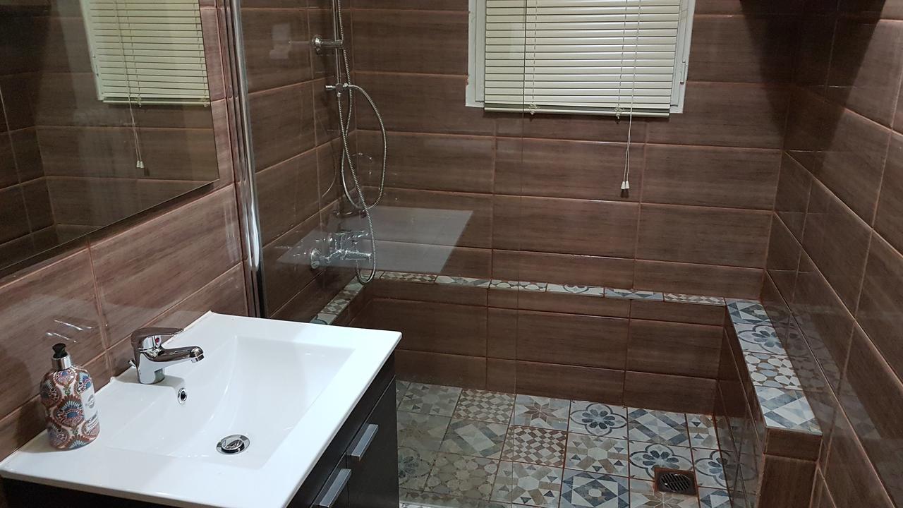 Menta Errathens Apartment - Athens Center, 5 Bd, 2 Bath Eksteriør bilde