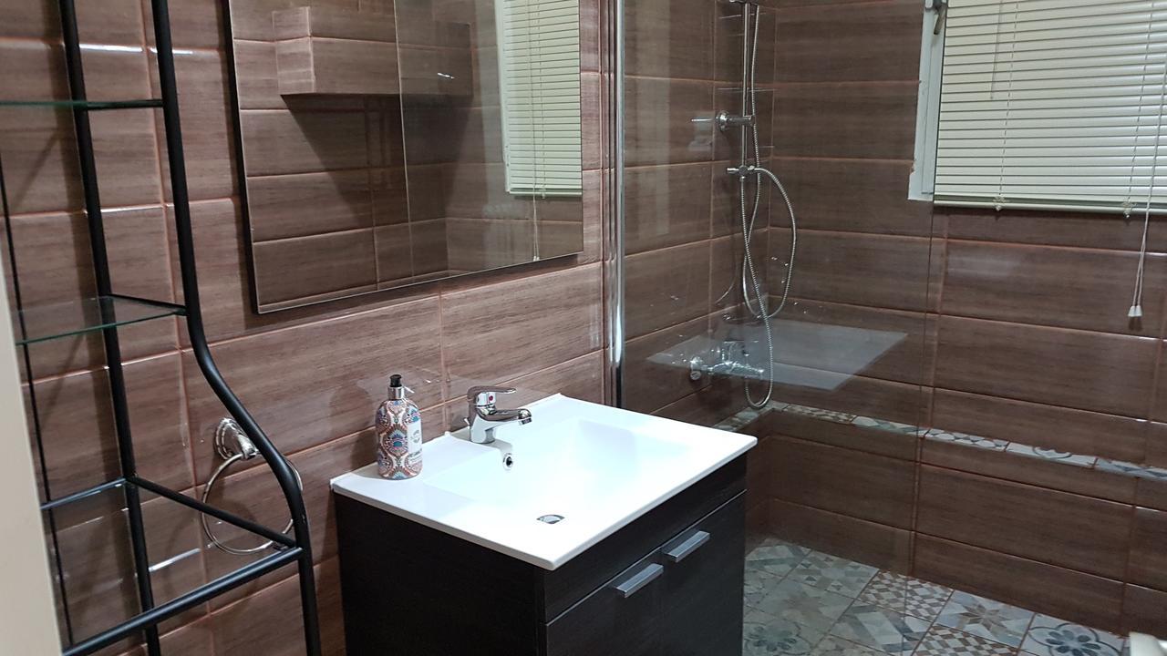Menta Errathens Apartment - Athens Center, 5 Bd, 2 Bath Eksteriør bilde
